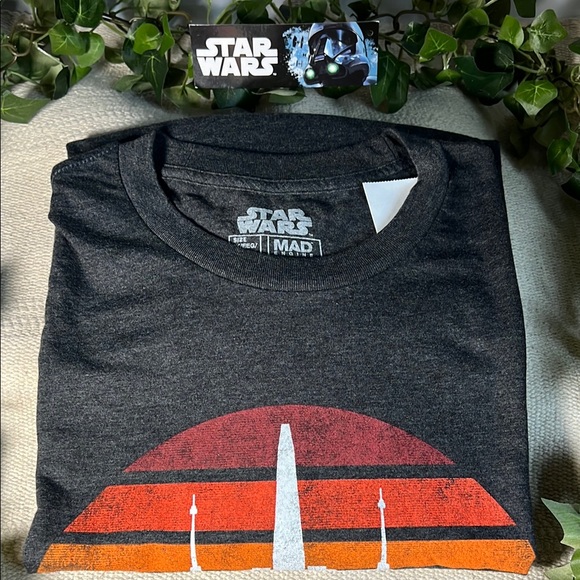 🌠Star Wars 1977 Gray Tee with colorful Design - Picture 5 of 7